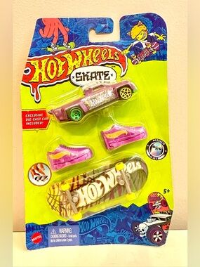 Hot Wheels Skate Tony Hawk "Feline Risky" Collector Set Board/Shoes/Die Cast Car